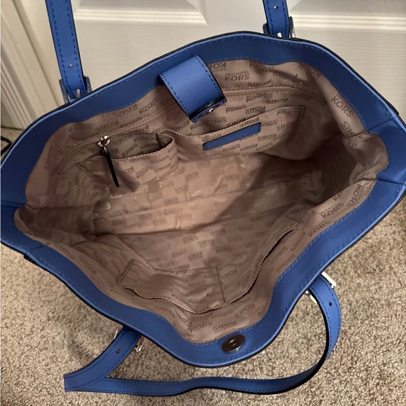 Michael Kors Tote Gently Used - Picture 2 of 4